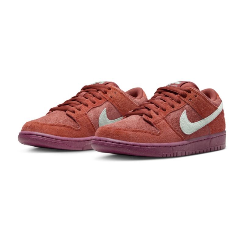 NIKE SB DUNK LOW PRO PRM MYSTIC RED / EMERALD RISE - Brooklyn Projects